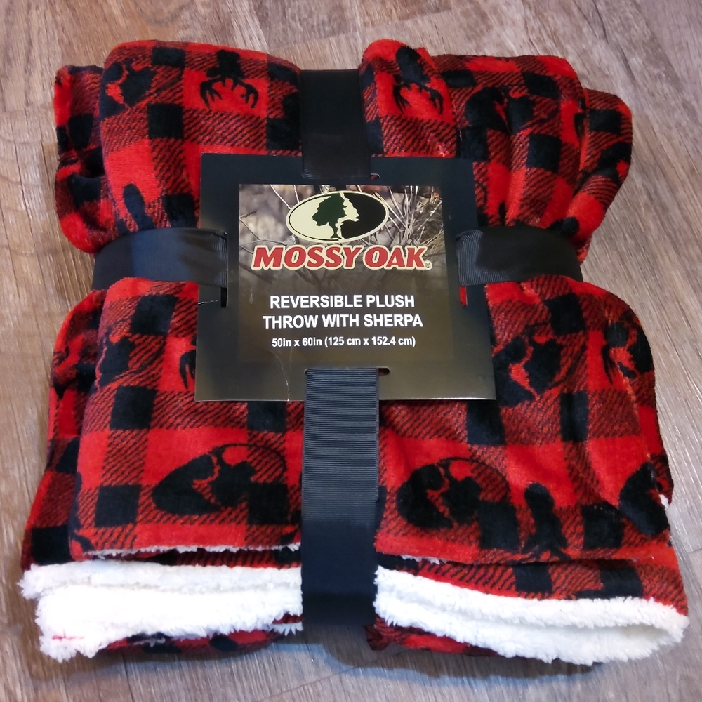 MOSSY OAK NEW Plaid Sherpa Throw Blanket